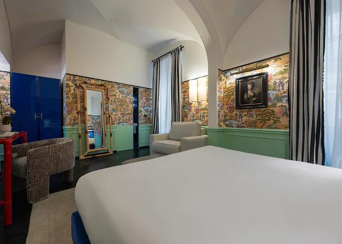 V Collection Condotti Otel *