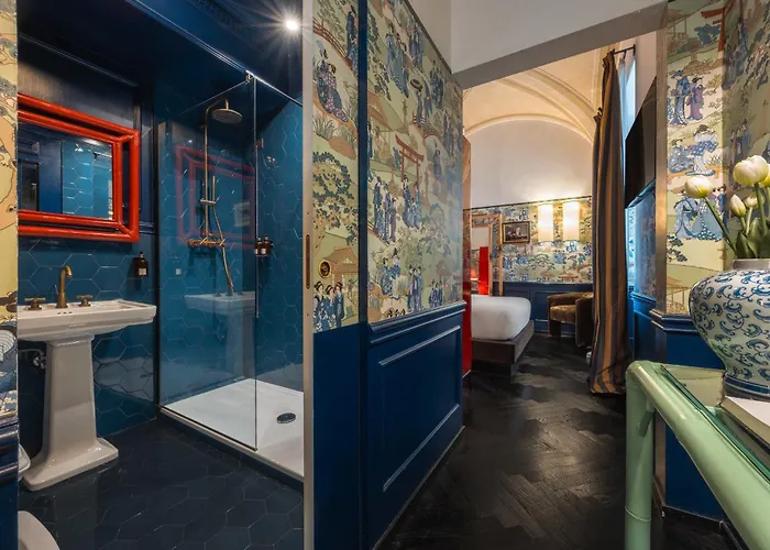 V Collection Condotti Otel *