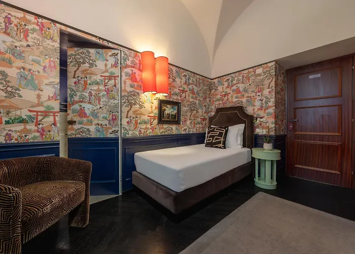 V Collection Condotti Otel *