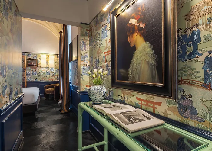 V Collection Condotti * Roma